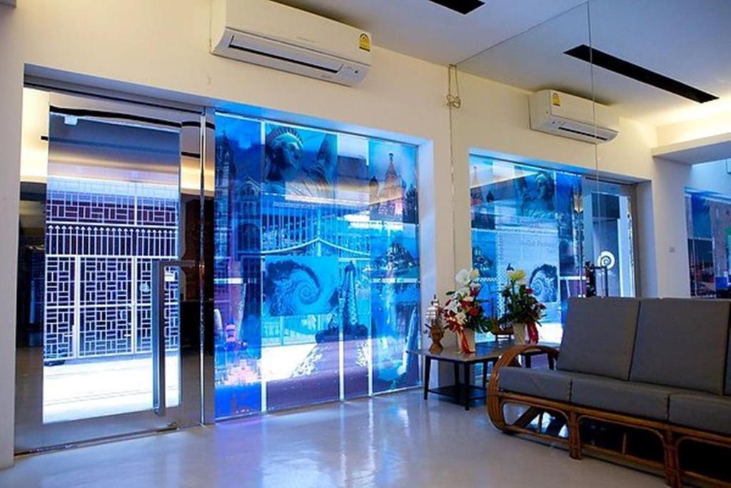 At One Inn Hualampong Bangkok Exteriér fotografie