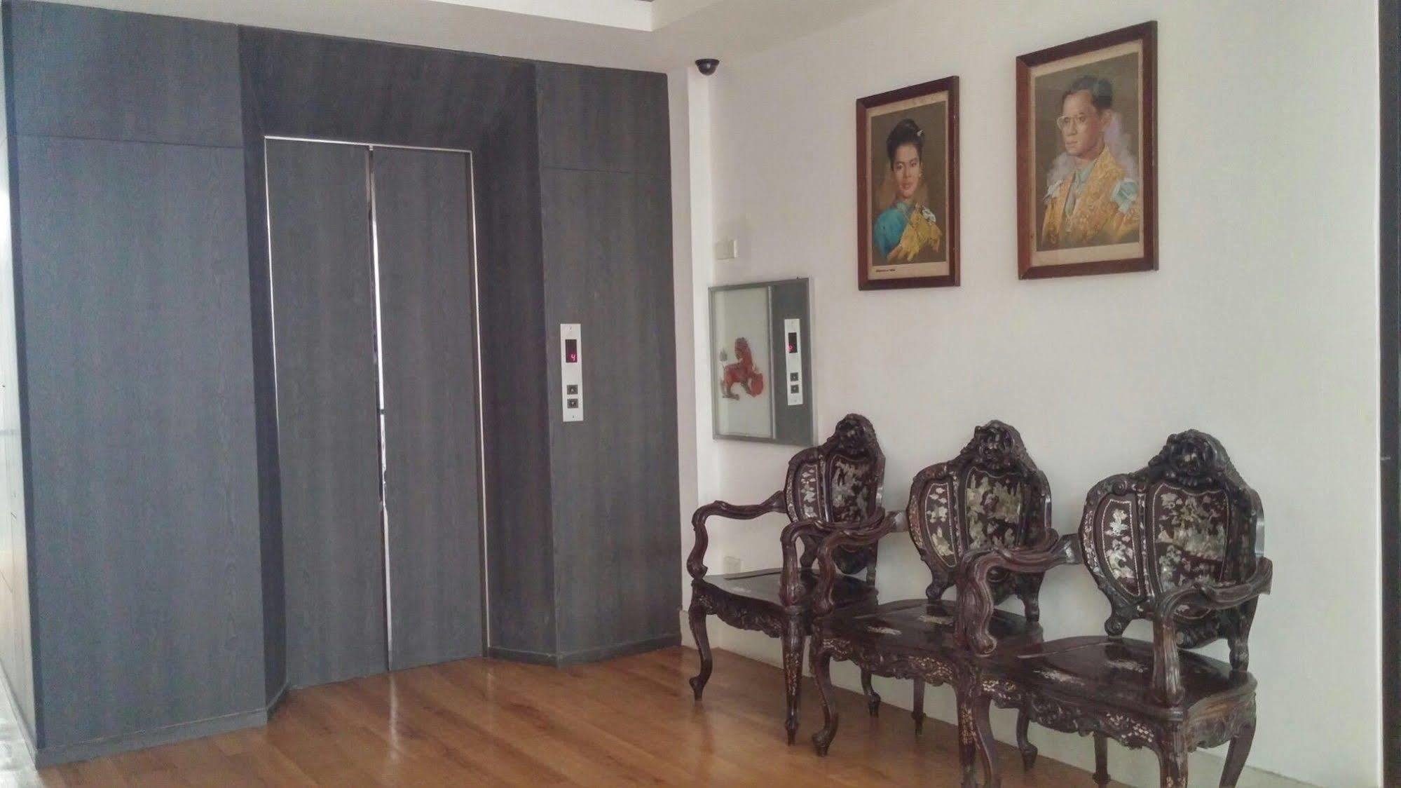 At One Inn Hualampong Bangkok Exteriér fotografie