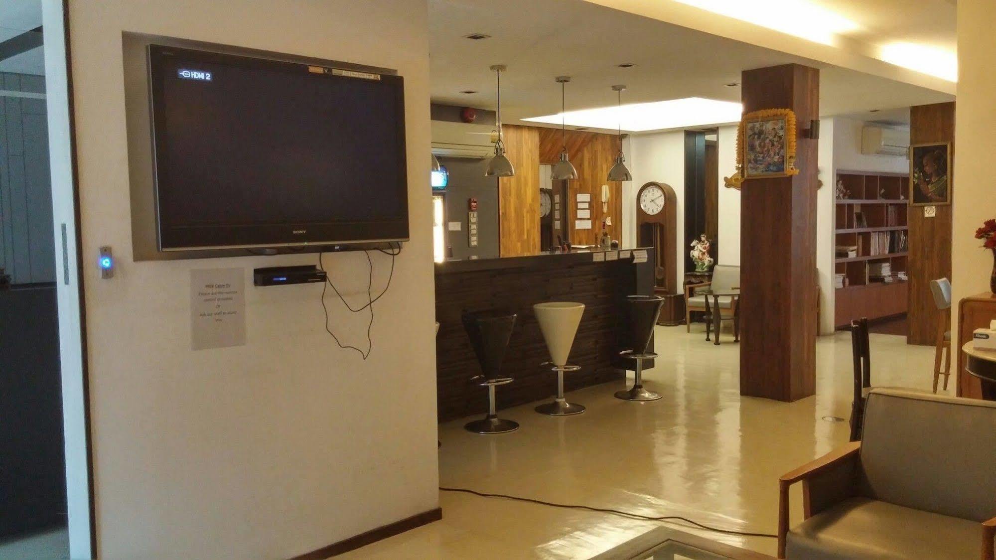 At One Inn Hualampong Bangkok Exteriér fotografie