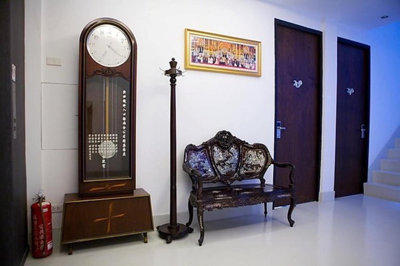 At One Inn Hualampong Bangkok Exteriér fotografie