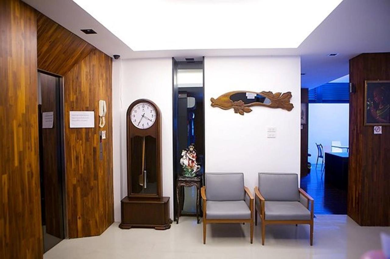 At One Inn Hualampong Bangkok Exteriér fotografie